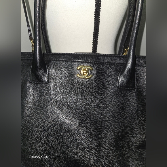Chanel Black Executive Leather Tote Bag - Picture 2 of 8